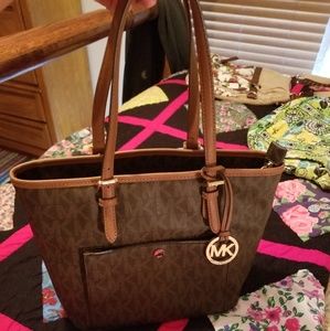 Michael Kors jet setter bag like new